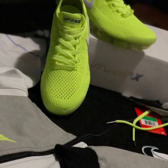 Nike Vapor Max and Track Suit - Picture 6 of 7